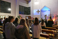 Firmvorbereitung mit Tauferinnerungsgottesdienst in St. Maria, Wolfhagen (Foto: Karl-Franz Thiede)